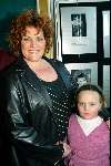 Amsterdam 15 december 2003
Uitreiking Pall maal Export prijs in de kleine Komedie.  . Marjoloein Touw met dochter