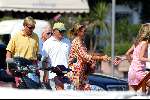Porto Ercole 6 augustus 2003
Prinses Maxima  en Prins Willem Alexander op weg naar de Jumbo VI