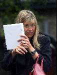 Laren, 6 september 2000
Maxima met de chauffeur van het Koninklijkhuis bij tandarts Beekmans.