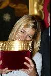 Den Haag 9 januari 2002
Prins Willem Alexander en Maxima krijgen kroon overhandigd door Jos van den Elzen op paleis Noordeinde.