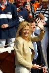 Kaagdorp 11 juli 2002
Prinses Maxima op een volgboot om haar man te zien zeilen