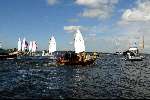 Kaagdorp 11 juli 2002
Prinses Maxima op een volgboot om haar man te zien zeilen
