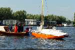 Kaagdorp 11 juli 2002
Prinses Maxima op een volgboot om haar man te zien zeilen