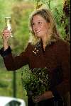 Den haag 11 september 2003
Maxima bij opening gebouw fmo in den haag
Met een glaasje champagne