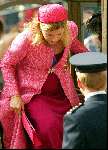 Den Haag16 september 2003
Prinsjes dag 2003.  
Maxima stapt uit de \