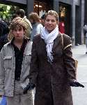 New York 20 februari 2000
Maxima wandelend door New York met haar jongste broer