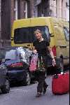 Brussel  29 november 2000
Maxima   met koffers verlaat Brussel om naar Den Haag te gaan