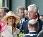 Schiphol 30 mei 2003
Maxima doopt martinair vliegtuig prinses Maxima
Martin Schroder en Maxima