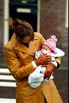 Weesp 1 december 2003
Pernille la Lau met jongste baby