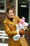 Weesp 1 december 2003
Pernille la Lau met jongste baby
