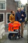 Weesp 1 december 2003
Pernille la Lau met vriend en kinderen en kinderwagen