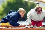 Kaagdorp 11 juli 2002
Prins Willem Alexander zeilend op een Oranje Regenboog zeilboot die hij net heeft gekregen samen met Theo Dietz