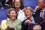 Amsterdam EK 2000
Prins Willem Alexander met Koningin Beatrix bij de wedstrijd Nederland-Yougoslavie
