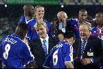 Rotterdam, 2 juli 2000   Euro 2000
Frankrijk-Italie, eindstand na verlenging 2-1
Prins Willem Alexander en Lennart johansson met Desailly en Djorkaeff
