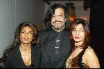 Amsterdam 15 december 2003
Premiere Lord of the Rings in Tuschinski.
Rasti Rostelli met vrouw en assistente