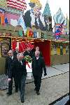 Hilversum 30 december 2003
Begrafenis Toni Boltini in circustent. Kist Toni Boltini