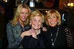 Amsterdam 1 december 2003
Presentatie DVD Willy Alberti in Amsterdam. 
Danielle van t Schip met Ria Alberti en Willeke Alberti