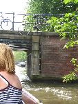 Vinkeveen 1 Augustus 2004
Toertocht met sloep van vinkeveen naar amsterdam
Fiets hangend aan brug.