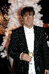 Amsterdam 9 december 2004
Miljonairs fair in de Rai Amsterdam.
Gerard Joling voor kerstboom