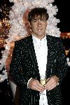 Amsterdam 9 december 2004
Miljonairs fair in de Rai Amsterdam.
Gerard Joling voor kerstboom