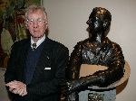 Amsterdam 16 december 2004
Onthuling beeld Albert Mol in nieuwe de la mar theater.
Herman Emmink
