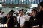 Amsterdam 14 december 2004
Opening restaurant Fifteen van Jamie Oliver in Amsterdam.
Jamie Oliver met de mede initiatiefnemers