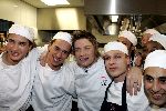 Amsterdam 14 december 2004
Opening restaurant Fifteen van Jamie Oliver in Amsterdam.
Jamie Oliver in de keuken