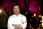 Amsterdam 14 december 2004
Opening restaurant Fifteen van Jamie Oliver in Amsterdam.
Jamie Oliver voor zijn restaurant