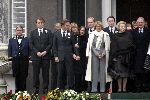 Soestdijk 5 december 2004
Prins Bernhard wordt vanaf  Paleis Soestdijk naar paleis Noordeinde gebracht. Prins Friso Mabel Wisse Smit Prins Jaime Prinses Carolina Prinses Margarita Prins Carlos Prinses Laurentien Prins Friso Prins Willem Alexander Amalia Prinses Maxima Prinses Juliana Prinses Annette Prins  Floris Prinses Marilene Prins Maurits en Prins Pieter Christiaan op bordes. Koningin Beatrix Prinses Irene Prinses Christina Prinses Margriet en Pieter v Vollenhoven