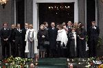 Soestdijk 5 december 2004
Prins Bernhard wordt vanaf  Paleis Soestdijk naar paleis Noordeinde gebracht. Prins Friso Mabel Wisse Smit Prins Jaime Prinses Carolina Prinses Margarita Prins Carlos Prinses Laurentien Prins Friso Prins Willem Alexander Amalia Prinses Maxima Prinses Juliana Prinses Annette Prins  Floris Prinses Marilene Prins Maurits en Prins Pieter Christiaan op bordes. Koningin Beatrix Prinses Irene Prinses Christina Prinses Margriet en Pieter v Vollenhoven