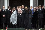 Soestdijk 5 december 2004
Prins Bernhard wordt vanaf  Paleis Soestdijk naar paleis Noordeinde gebracht.  e  Prinses Margarita Prins Carlos Prinses Laurentien Prins Friso Prins Willem Alexander Amalia Maxima prinses Juliana Prins es Annette en Prins Bernhard jr op bordes