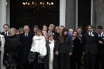 Soestdijk 5 december 2004
Prins Bernhard wordt vanaf  Paleis Soestdijk naar paleis Noordeinde gebracht. Prins Friso Mabel Wisse Smit Prins Jaime Prinses Carolina Prinses Margarita Prins Carlos Prinses Laurentien Prins Friso Prins Willem Alexander Amalia Prinses Maxima Prinses Juliana Prinses Annette Prins  Floris Prinses Marilene Prins Maurits en Prins Pieter Christiaan op bordes. Koningin Beatrix Prinses Irene Prinses Christina Prinses Margriet en Pieter v Vollenhoven