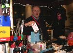 Eindhoven, 4 December 2004
Pa Bauer, de vader van Frans Bauer achter zijn kraam