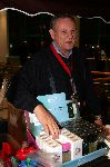 Eindhoven, 4 December 2004
Pa Bauer, de vader van Frans Bauer achter zijn kraam