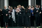 Soestdijk 5 december 2004
Prins Bernhard wordt vanaf  Paleis Soestdijk naar paleis Noordeinde gebracht.  Jaime  Prinses Margarita Prins Carlos Prinses Laurentien Prins Friso Prins Willem Alexander Amalia  op bordes