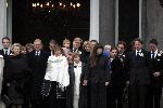Soestdijk 5 december 2004
Prins Bernhard wordt vanaf  Paleis Soestdijk naar paleis Noordeinde gebracht. Prins Friso Mabel Wisse Smit Prins Jaime Prinses Carolina Prinses Margarita Prins Carlos Prinses Laurentien Prins Friso Prins Willem Alexander Amalia Prinses Maxima Prinses Juliana Prinses Annette Prins  Floris Prinses Marilene Prins Maurits en Prins Pieter Christiaan op bordes. Koningin Beatrix Prinses Irene Prinses Christina Prinses Margriet en Pieter v Vollenhoven