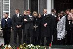 Soestdijk 5 december 2004
Prins Bernhard wordt vanaf  Paleis Soestdijk naar paleis Noordeinde gebracht. Prins Friso Mabel Wisse Smit Prins Jaime Prinses Carolina Prinses Margarita Prins Carlos Prinses Laurentien Prins Friso Prins Pieter Christiaan