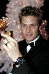 Amsterdam 9 december 2004
Miljonairs fair in de Rai Amsterdam.
Winston Post voor kerstboom met champagne