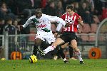 Wedstrijd om de KNVB-beker ( Gatorade Cup seizoen 2005/2006 ) PSV-FC Twente, eindstand 2-0
Andre Ooijer in een duel met N'Kufo
© Foto Bart Bel