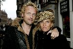 Amsterdam 3 oktober 2004
Presentatie sieradenlijn van Maik de Boer.
Anita Witzier met pet en vriend