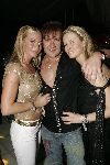 de Kwakel 23 december 2005
Kerstborrel Gerard Joling.
Ellemieke Vermolen met Anouk Smulders en Gerard