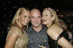 de Kwakel 23 december 2005
Kerstborrel Gerard Joling.
Ellemieke Vermolen met Anouk Smulders en neef Gerard