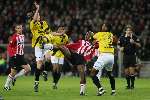 Eindhoven, 3 December 2005
Kompetitiewedstrijd Seizoen 2005/2006 
PSV-NAC Breda, eindstand 3-0
Arouna Kone in duel met 2 verdedigers