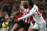 Eindhoven, 29 December 2005
Kompetitiewedstrijd seizoen 2005/2006
PSV-FC-Twente eindstand 1-1
Arouna Kone in duel om de bal met Rahim Ouedraogo