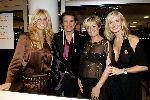 Amsterdam 8 december 2005
VIP avond miljonairs fair in Rai.
Leco v Zadelhoff Estelle Gullit Natasja Froger en Carolien Tensen achter garderobe voor orange babies
