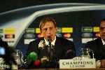 Eindhoven, 6 December 2005 W
Laatste wedstrijd eerste ronde champions league PSV-Fenerbache, eindstand 2-0
Trainer Christoph Daum.