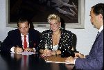Bloemendaal 9 September
Het aantekenen van hun voorgenomen huwelijk
Hans Breukhoven samen met Connie Breukhoven ( toen nog on der de artiestennaam Vanessa )