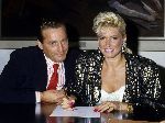Bloemendaal 9 September
Het aantekenen van hun voorgenomen huwelijk
Hans Breukhoven samen met Connie Breukhoven ( toen nog on der de artiestennaam Vanessa )