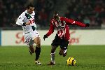 Wedstrijd om de KNVB-beker ( Gatorade Cup seizoen 2005/2006 ) PSV-FC Twente, eindstand 2-0
Damarcus Beasly in duel met Sharbel Touma
© Foto Bart Bel