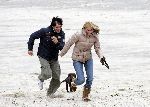 Bloemendaal 3 december 2005
Ellemieke Vermolen met haar nieuwe vriend Jose Fortes Rodriges en hond Bo op het strand.